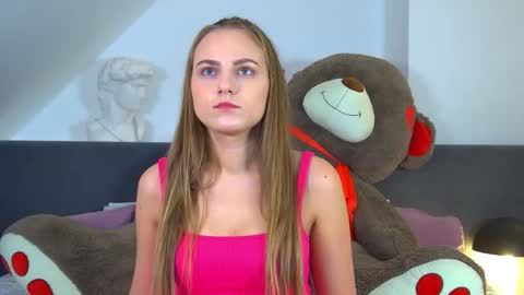 Snapshot of melissamelrey chatting on September 28, 8:19 am MelissaBerry online show from September 28, 8:19 am
