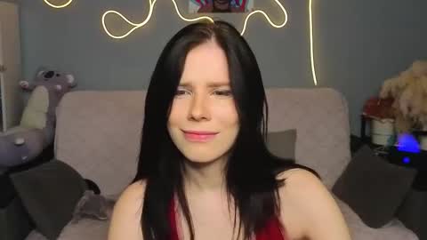 mellhyees online show from February 4, 5:27 pm