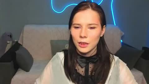 mellhyees online show from March 12, 5:37 pm