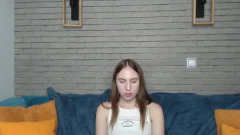 Snapshot of mellingi chatting on October 4, 6:52 am mellingi online show from October 4, 6:52 am