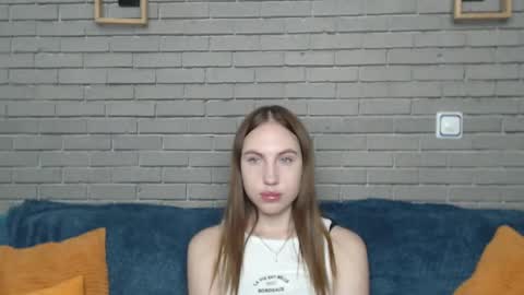 Snapshot of mellingi chatting on October 2, 5:01 am mellingi online show from October 2, 5:01 am