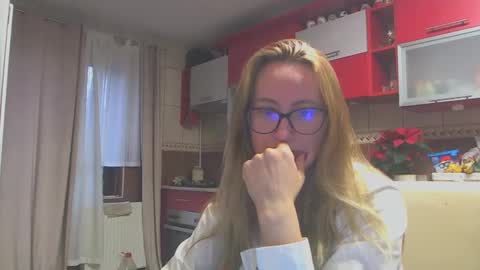 Snapshot of melly_rosey chatting on December 11, 7:09 am Melly online show from December 11, 7:09 am
