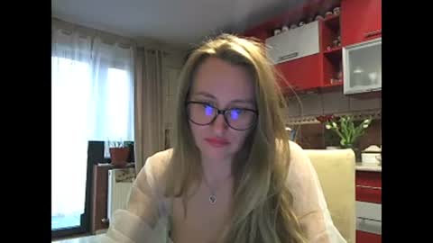 Snapshot of melly_rosey chatting on February 28, 7:37 am Melly online show from February 28, 7:37 am