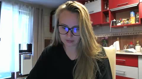 Snapshot of melly_rosey chatting on September 18, 6:45 am Melly online show from September 18, 6:45 am