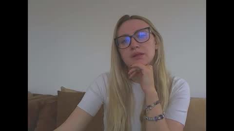 Melly online show from April 3, 7:50 am