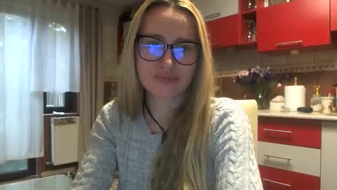 Snapshot of melly_rosey chatting on September 30, 7:14 am Melly online show from September 30, 7:14 am