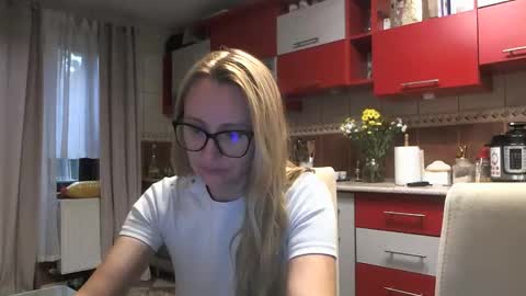 Snapshot of melly_rosey chatting on October 13, 6:27 am Melly online show from October 13, 6:27 am
