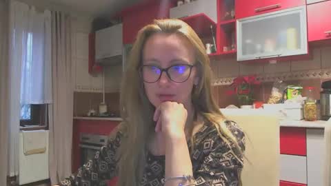 Snapshot of melly_rosey chatting on February 3, 6:56 am Melly online show from February 3, 6:56 am
