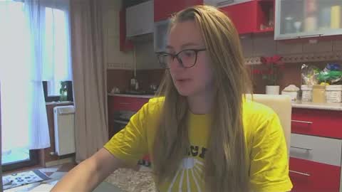 Snapshot of melly_rosey chatting on February 12, 7:44 am Melly online show from February 12, 7:44 am