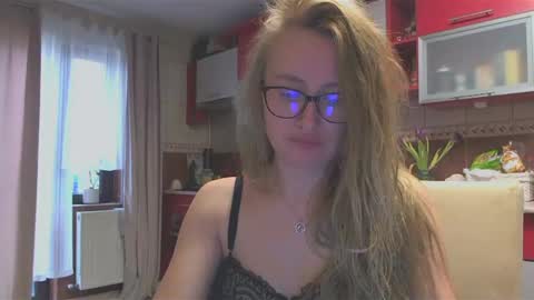 Snapshot of melly_rosey chatting on March 11, 7:57 am Melly online show from March 11, 7:57 am