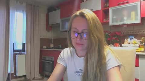 Snapshot of melly_rosey chatting on January 29, 7:25 am Melly online show from January 29, 7:25 am