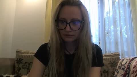 Snapshot of melly_rosey chatting on October 3, 6:40 am Melly online show from October 3, 6:40 am