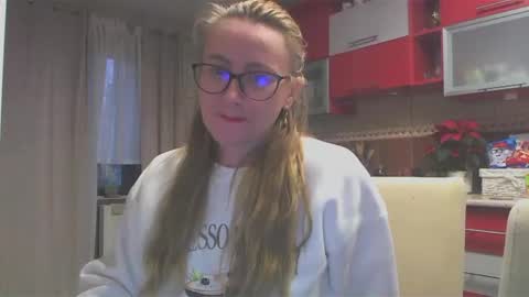 Snapshot of melly_rosey chatting on December 6, 1:55 pm Melly online show from December 6, 1:55 pm