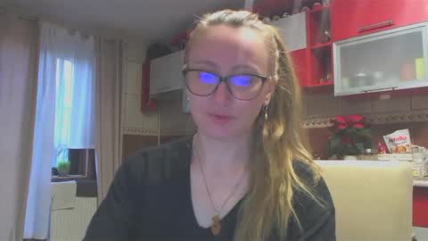 Snapshot of melly_rosey chatting on December 18, 7:04 am Melly online show from December 18, 7:04 am
