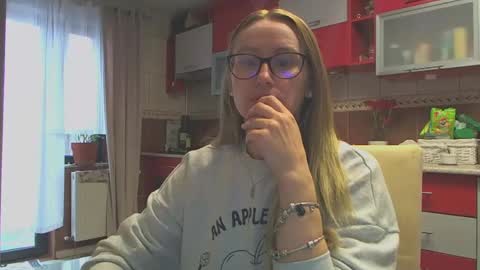 Snapshot of melly_rosey chatting on February 27, 7:55 am Melly online show from February 27, 7:55 am