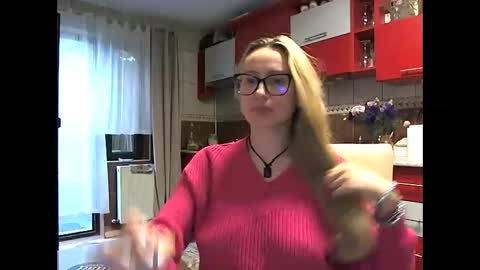 Snapshot of melly_rosey chatting on September 29, 6:18 am Melly online show from September 29, 6:18 am