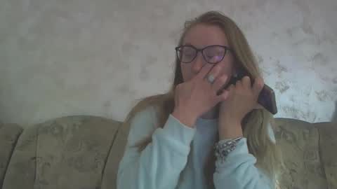 Snapshot of melly_rosey chatting on February 18, 8:16 am Melly online show from February 18, 8:16 am