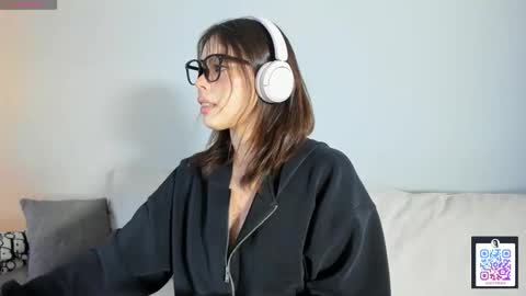 Snapshot of melmean chatting on October 11, 8:22 pm Mel online show from October 11, 8:22 pm