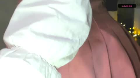 Snapshot of melmooon chatting on December 7, 2:13 pm MelMooon online show from December 7, 2:13 pm