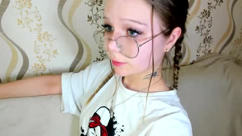 Snapshot of melmooon chatting on September 8, 6:40 pm MelMooon online show from September 8, 6:40 pm