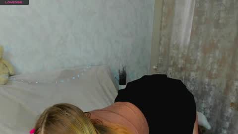 Snapshot of melmooon chatting on January 30, 12:16 pm MelMooon online show from January 30, 12:16 pm