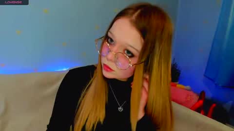 Snapshot of melmooon chatting on February 10, 2:16 pm MelMooon online show from February 10, 2:16 pm