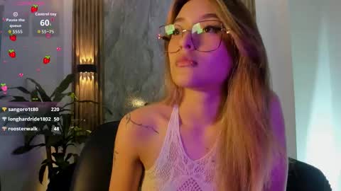 melodylanee online show from January 8, 5:50 pm