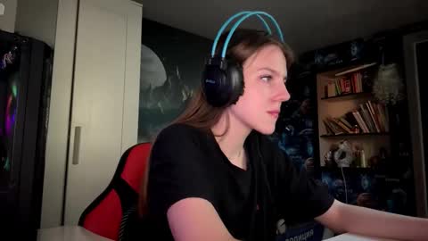 Hi Im Aria 18 years old online show from September 22, 12:14 pm