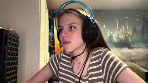 Hi Im Aria 18 years old online show from November 6, 5:19 pm