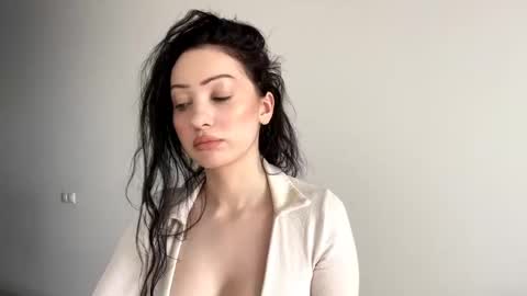 MeowAlika online show from May 13, 1:39 pm