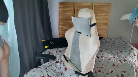 Mia online show from March 9, 6:16 am