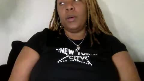 mercedesbuxxx online show from November 22, 7:38 pm