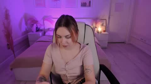  Your Mary  follow me  online show from December 3, 8:50 pm