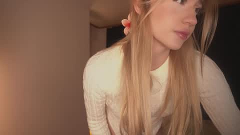 Snapshot of mermaids_ chatting on January 3, 8:11 pm Lara OFFLINE online show from January 3, 8:11 pm