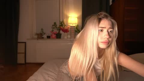 Lara OFFLINE  online show from April 13, 7:58 pm