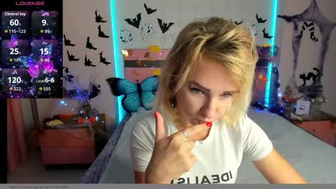 Snapshot of merymidnight chatting on October 20, 5:32 am merymidnight online show from October 20, 5:32 am