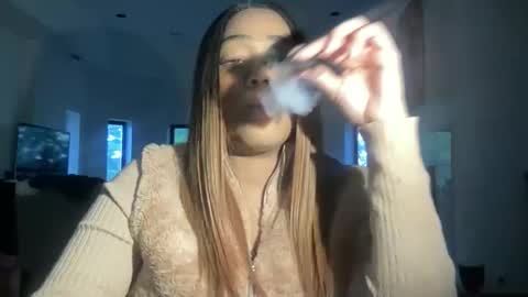 mfchoneybusty online show from May 10, 10:34 pm
