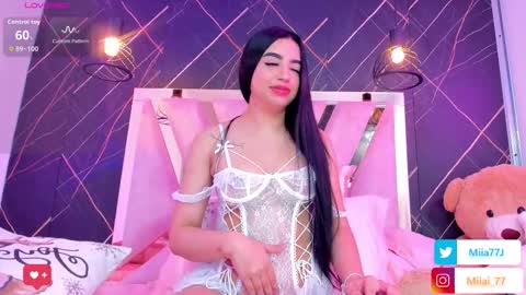 Mia online show from December 19, 2:05 am