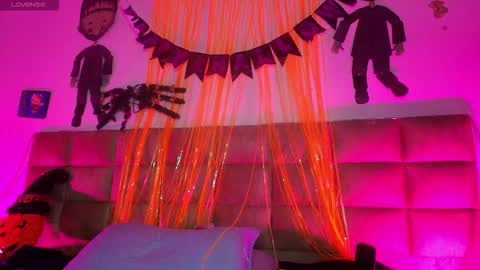 Emi online show from October 15, 8:00 pm