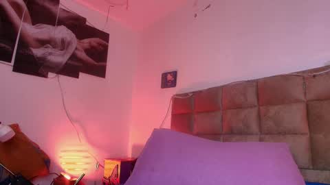 Emi online show from November 4, 7:19 pm