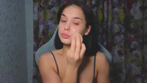 Mia online show from November 9, 7:54 pm