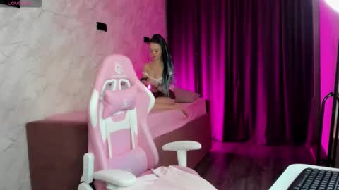 Mia  GMT7 Mon Tue Wen Thur 1000am-0300pm Sat 0300am-0900am online show from November 27, 12:57 am