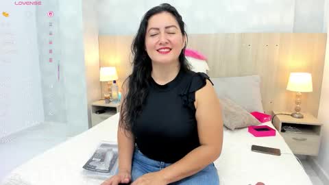 Snapshot of mia_aristizabal chatting on October 11, 7:27 pm Mia Aristizabal online show from October 11, 7:27 pm