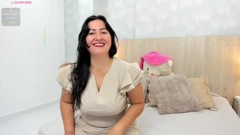 Mia Aristizabal online show from November 27, 1:47 pm