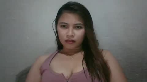 Snapshot of mia_bella04 chatting on January 16, 1:37 am mia_bella04 online show from January 16, 1:37 am