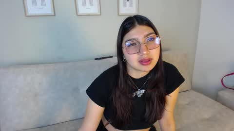 Snapshot of mia_blair_ chatting on October 27, 5:36 am Mia  online show from October 27, 5:36 am