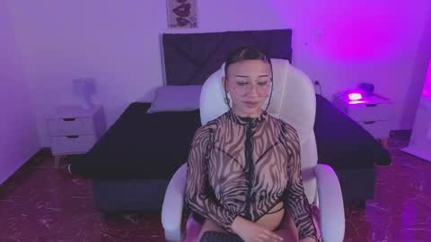mia online show from May 5, 5:21 am