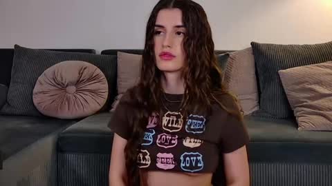 Freya Allen online show from April 21, 1:42 am