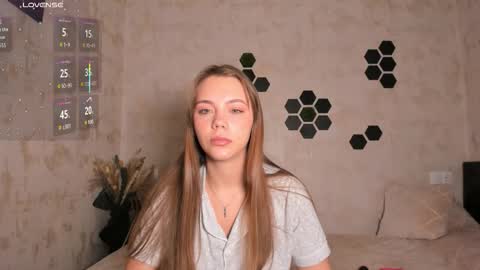 Mia  next stream Thursday 1400 UTC1 Friday 1400 UTC1 online show from October 11, 4:10 pm