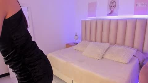 mia_corner online show from September 14, 4:38 pm